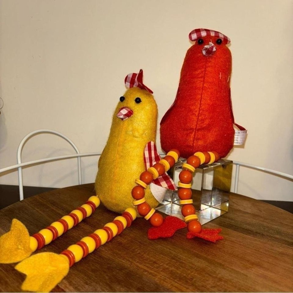 Whimsical Orange/Yellow Pair‎ Country Hens Shelf Sitter Button Beaded Legs Decor - Picture 3 of 8